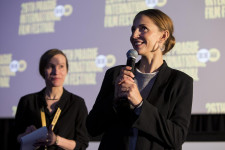 Tuva Novotny: Slepá skvrna