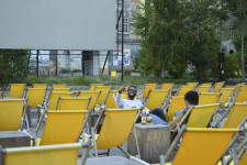 LAST YEAR’S WINNING COMEDY CALL MOM! SCREENED AT KASÁRNA KARLÍN OPEN-AIR CINEMA 