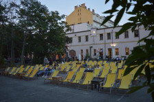 LAST YEAR’S WINNING COMEDY CALL MOM! SCREENED AT KASÁRNA KARLÍN OPEN-AIR CINEMA 