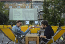 LAST YEAR’S WINNING COMEDY CALL MOM! SCREENED AT KASÁRNA KARLÍN OPEN-AIR CINEMA 