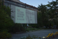 LAST YEAR’S WINNING COMEDY CALL MOM! SCREENED AT KASÁRNA KARLÍN OPEN-AIR CINEMA 