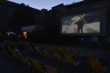 LAST YEAR’S WINNING COMEDY CALL MOM! SCREENED AT KASÁRNA KARLÍN OPEN-AIR CINEMA 