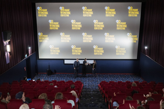 Projekce filmu Jeden z těch dnů