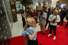GALA SCREENING: MORNING GLOW 