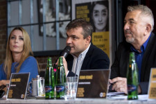 First press conference 5. 2. - Café - Café 