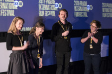 Rozhovory o jedný vysoký holce