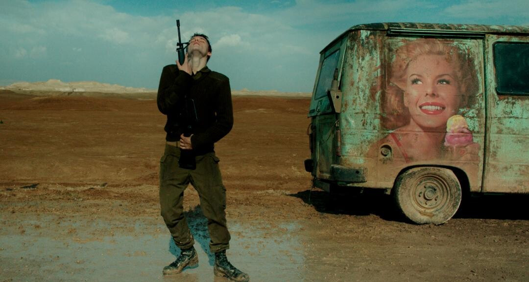 trailer Foxtrot