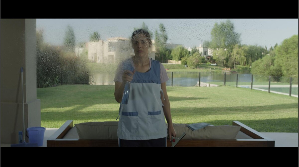 trailer A Decent Woman