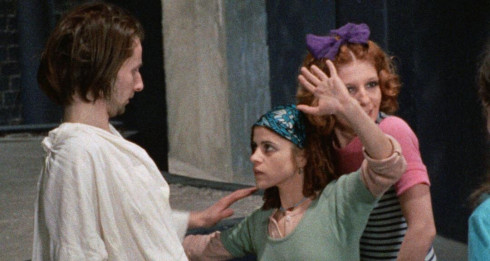 Snímek Out 1: Noli me tangere (část 1, 2)