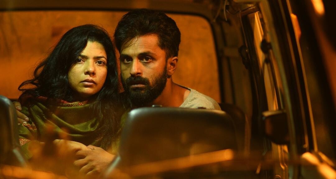 trailer Sexy Durga
